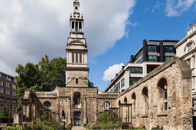 Ghastly Ghost Walking Tour in London - Photos and landmark spotting during a night route