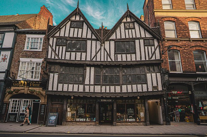 Ghosts and Ghouls Haunted York Self Guided Audio Tour - The Golden Fleece pause: Lady Alice Peckett and One Eyed Jack