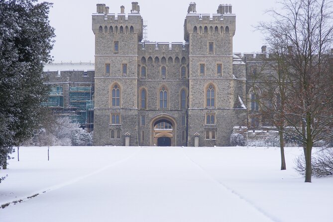 Golden Tours Windsor Hop-on Hop-off Open Top Bus Tour - Stopping for pubs and local landmarks