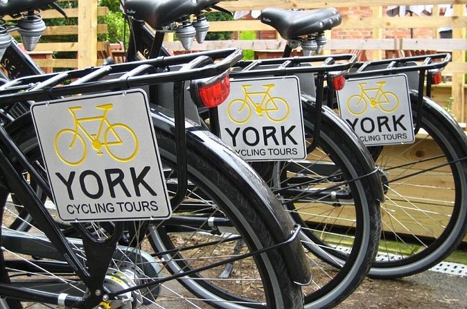 Guided Bike Tour in York - York City Walls and Micklegate Bar: the royal entrance and multiple wall views