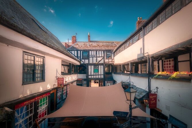 Guided walking tour : Ghosts & Giggles Of Gloucester - What to Wear and Bring When the Evening Feels Cold or Wet
