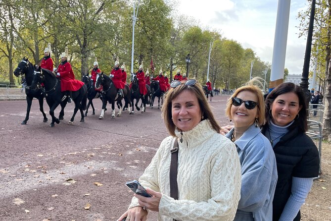 Half Day Highlights Tour of London in London Black Cab - Buckingham Palace and Saint James’s Shops on Foot