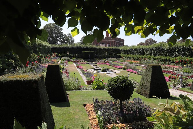 Hampton Court Guided Tour. Full day Access & High Tea - The guided Tudor palace walkthrough, where the people matter