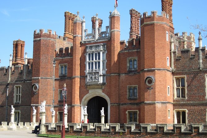Hampton Court Palace 3hr tour: Henry VIII's & William III's intriguing Palaces - Hampton Court, but focused: why this 3-hour format works