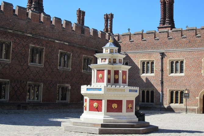 Hampton Court Palace 3hr tour: Henry VIII's & William III's intriguing Palaces - William III’s state apartments: ceremonial stairs, weaponry, and optical tricks