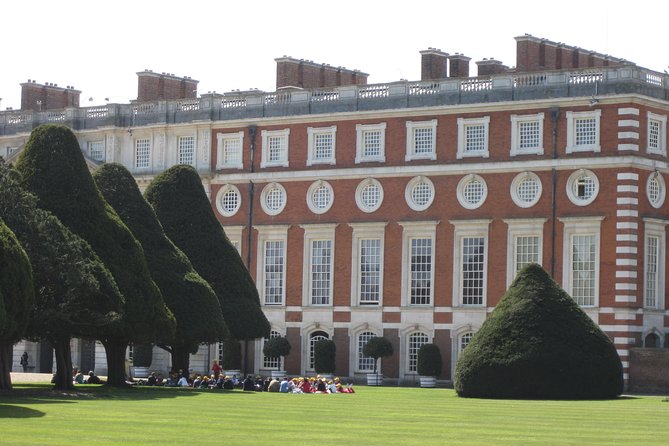 Hampton Court Palace 3hr tour: Henry VIII's & William III's intriguing Palaces - Time permitting: Georgians, real tennis, and the gardens with grapevine