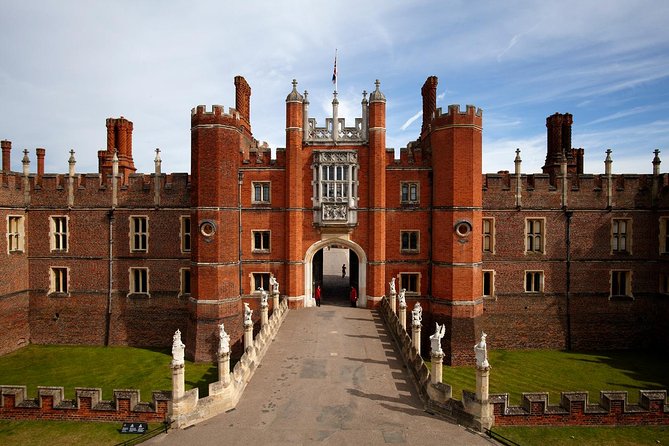 Hampton Court Palace Entrance Ticket - Queen’s State Apartments and King William III’s Rooms for Style Variety