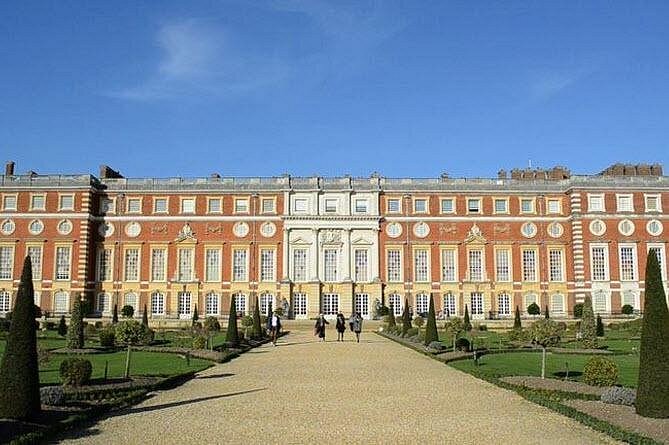 Hampton Court Palace Entrance Ticket - Courtyards, Cloisters, and How to Use the Palace Walk Efficiently