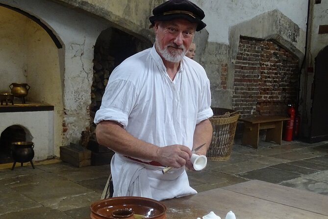 Hampton Court Palace Private Tour - discovering the excesses of Henry VIII - Haunted Gallery and Chapel Royal: Tragedy in the Details