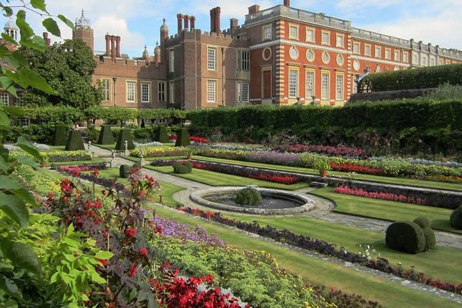 Hampton Court Palace Private Tour - Secrets of Henry VIII - A Tudor guide you can talk to, not just listen to