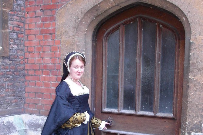 Hampton Court Palace Private Tour - Secrets of Henry VIII - Making sense of the palace: interaction, not a lecture