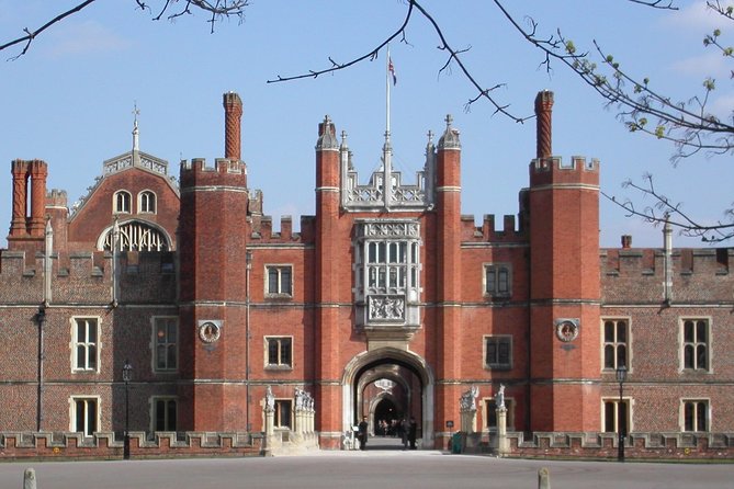 Hampton Court Palace Private Tour - Secrets of Henry VIII - How you get value from just 1.5 hours at Hampton Court