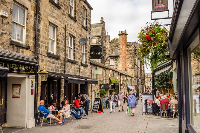 Harrogate Walking Food Tour - The guides are the real engine, and you will feel that