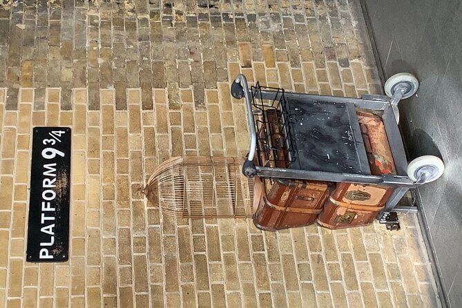 Harry Potter Black Taxi Private Tour of London with Hotel Pickup - King’s Cross Station and Platform 9 3/4: photos, and maybe real platform views
