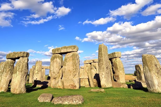 Heathrow Airport Arrival To Southampton Via Stonehenge - Who Should Book This Heathrow-to-Stonehenge-to-Southampton Transfer