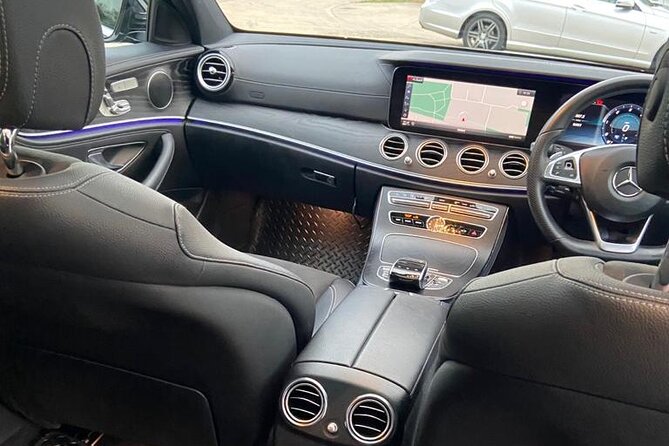 Heathrow Airport To Oxford Private Transfer - Your ride: air-conditioned comfort in a private vehicle