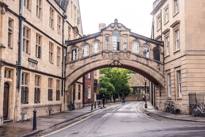 Heathrow Airport To Oxford Private Transfer - Accessibility and small-group convenience