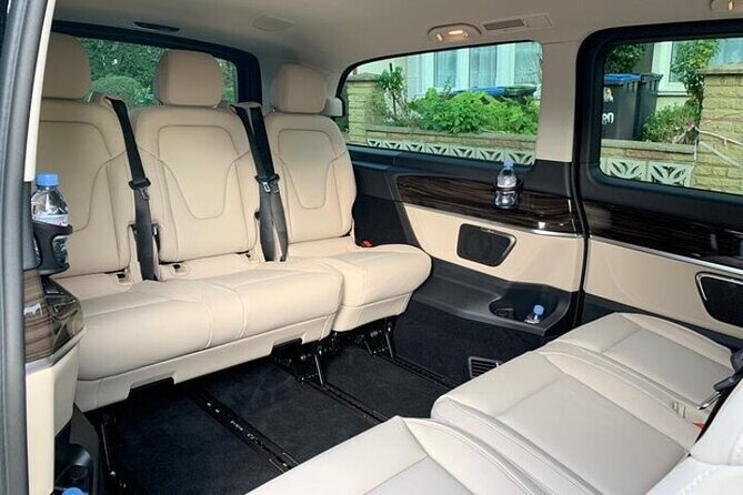 Heathrow Airport To Oxford Private Transfer - Meeting your driver at Heathrow: the WHSmith and Costa Coffee plan
