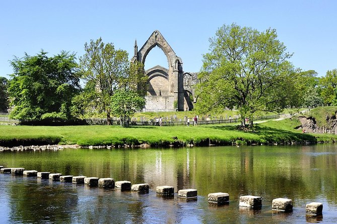 Herriot and Yorkshire Dales Day Trip from York - Heading Back Through Harrogate: A Spa Town Lesson on the Drive