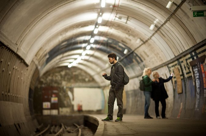 Hidden Tube Walking Tour of Aldwych Disused Station - A note on start-point stress and how to avoid it