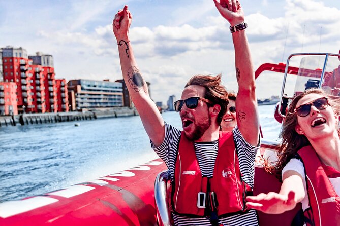 High-Speed Thames River Speedboat in London - Big Sights at Low Speed: How the Commentary and Songs Make It Click