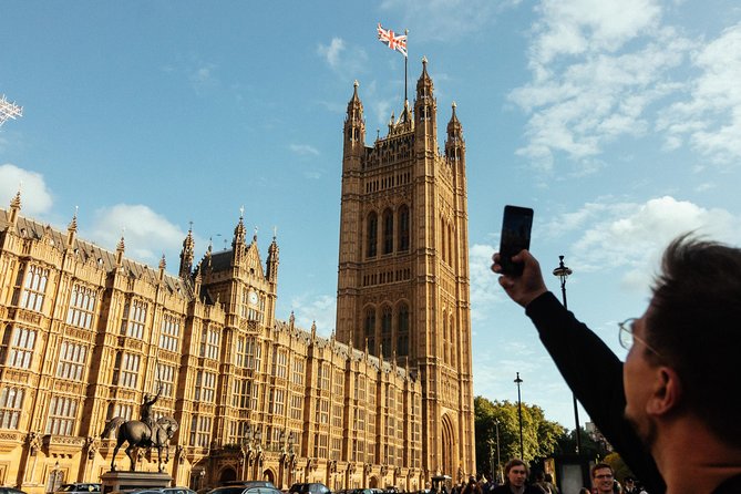 Highlights & Hidden Gems With Locals: Best of London Private Tour - Trafalgar Square and St. Martin-in-the-Fields for 1 Hour: Big Landmarks With Human Scale