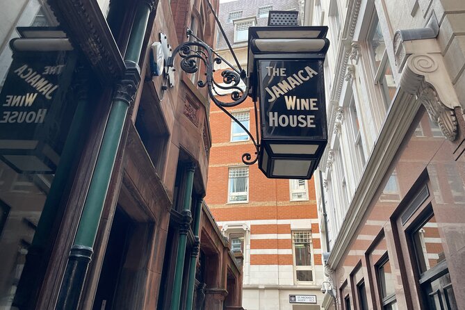 Highlights of Old London Town: Walking Tour of the Square Mile - Tower Hill to Roman Londonium walls, plus the City’s oldest church
