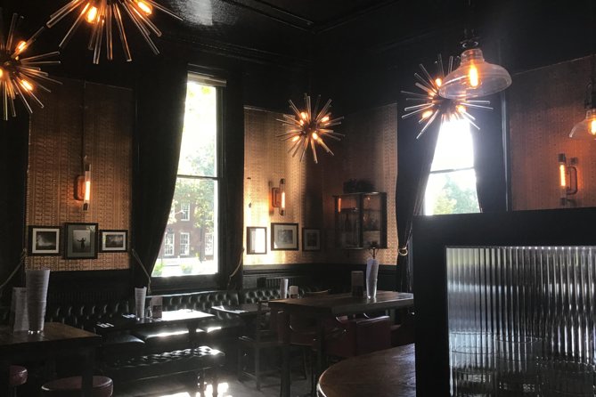 Historic London Pubs Private Walking Tour With Free Drinks! - How a private guide makes London pubs make sense