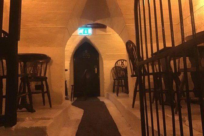 Historic London Pubs Private Walking Tour With Free Drinks! - East End and Farringdon walk-bys: The Castle pub’s Royal Family link