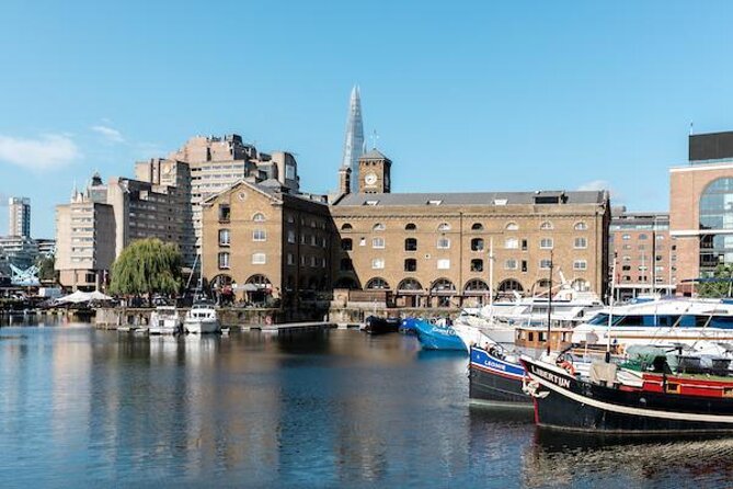 Historic walk of East Londons Wapping Docks and its famous Pubs - Key highlights worth planning around
