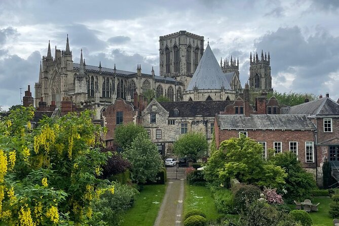 History and Hauntings Self Guided Walking Tour in York with App - The walking rhythm: how to fit 18 stops into 90 minutes
