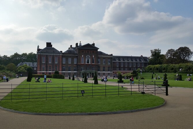 Hyde Park and Kensington Gardens: A Self-Guided Audio Tour - Marble Arch to Queensway, with Hyde Park as your main stage