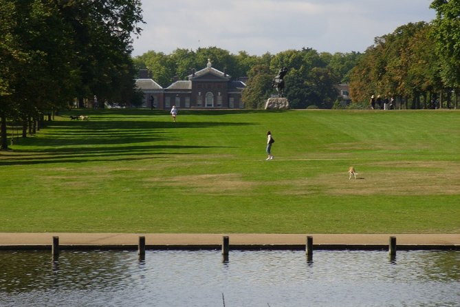 Hyde Park and Kensington Gardens: A Self-Guided Audio Tour - Serpentine Lake and the Serpentine Sackler Gallery area