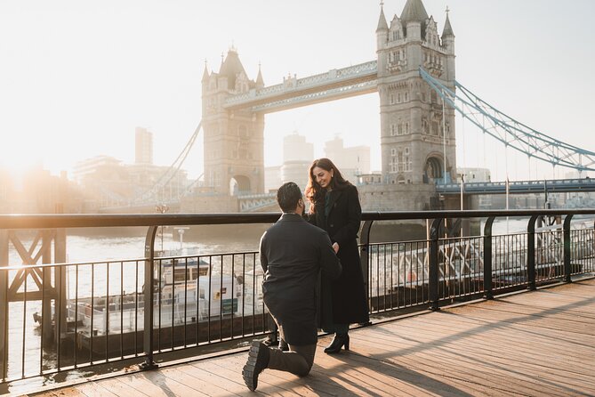 Iconic London Portraits Tour with Expert Local Photographer - Big Ben to classic streets, in one focused hour
