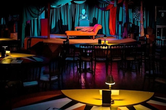 Immersive Magic Experience with Craft Cocktails in London - Who should book The Magicians Table?