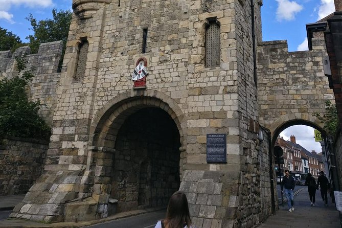 Immersive Murder Mystery in York, A City Treasure Hunt Experience - A 1491 murder mystery that makes York feel like a puzzle