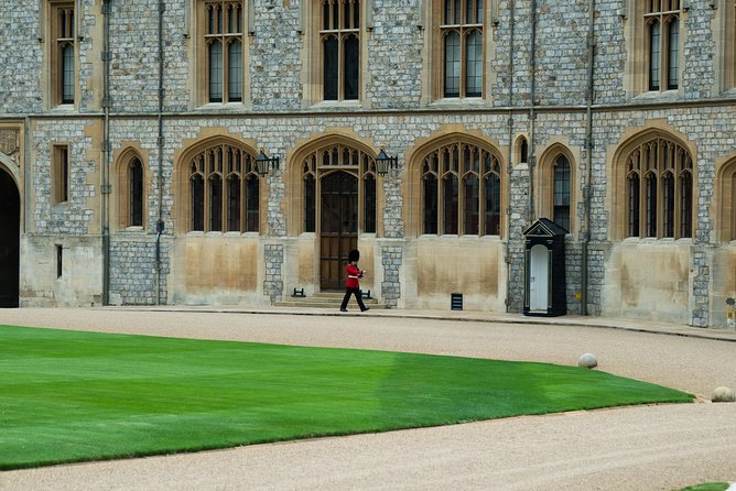 Independent Layover Tour to Windsor from London Gatwick or Heathrow Airport - St. George’s Chapel and the Order of the Garter Connection