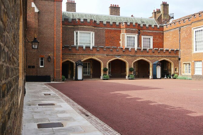 Inside Buckingham Palace State Rooms & Royal London Walking Tour - Pacing and group size, why this tour feels manageable