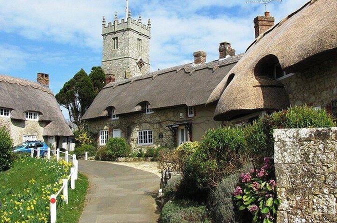 Isle of Wight - Day Tour from Portsmouth including Ferry Crossing - Meeting the guide, and how the day stays on track