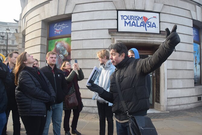 James Bond Film Location Walking Tour in London - Stop 3: The Mall and spy-set pageantry