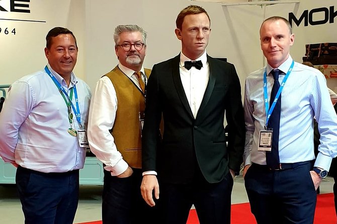 James Bond Ultimate Spy Taxi Tour - Mayfair: Bond Shopping Stops, Uniform Makers, and Photo-Friendly Classics