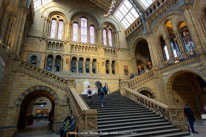 Kensington Private 4h Tour Including The Victoria & Albert Museum - Victoria and Albert Museum: guided design and fashion in one hour