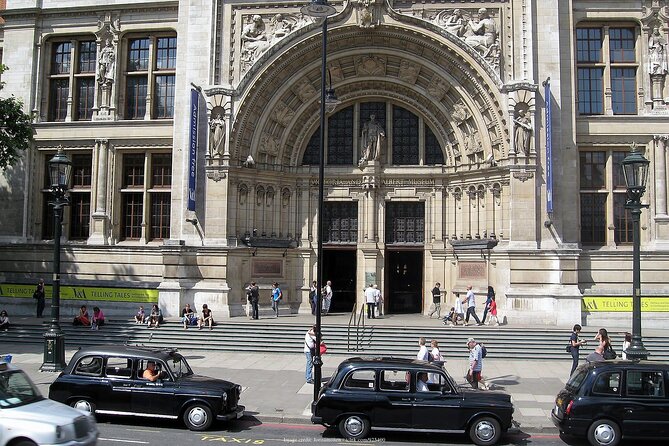 Kensington Private 4h Tour Including The Victoria & Albert Museum - Princess Diana Memorial Walk: sunken garden bronze statue time
