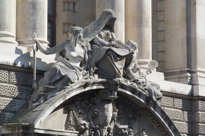 Law in London Private Tour - Inner Temple gardens and fountains, the calm counterpoint