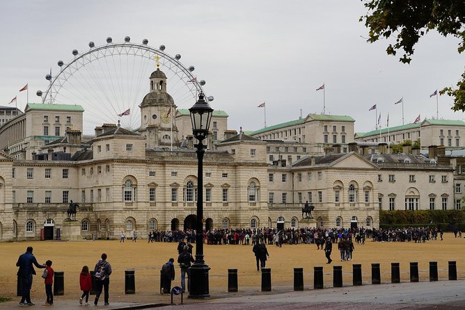Layover Tour of London from LHR Executive Luxurious Vehicle Private Tour 6 hour - Comfort and onboard perks: the small things that matter on a tight schedule