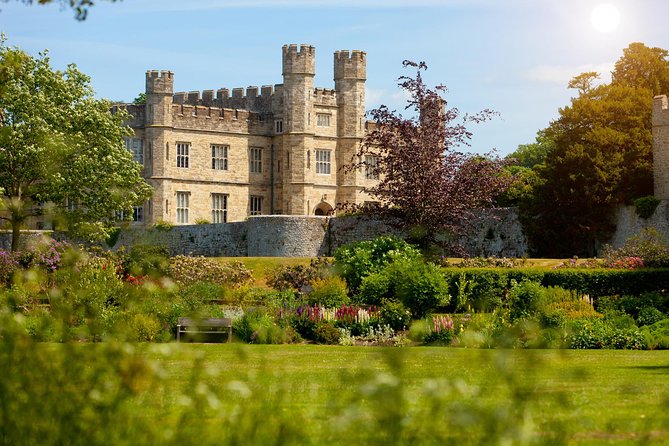 Leeds Castle, Canterbury Cathedral and Cliffs of Dover Day Trip - London to Kent by coach, with time-saving storytelling