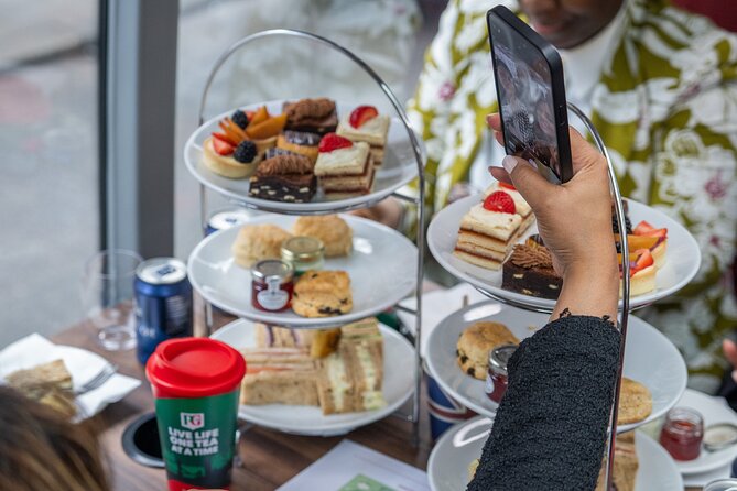 London: Afternoon Tea Bus Tour with Prosecco & London Eye Option - Guide, audio, and timing: what to watch for on the day
