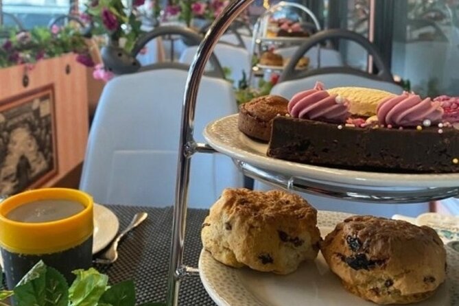 London Afternoon Tea Bus with Panoramic Tour - Afternoon Tea on the Move: What’s Actually Included