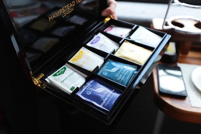 London Afternoon Tea Bus with Panoramic Tour - Prosecco, ID, and the Drink Setup