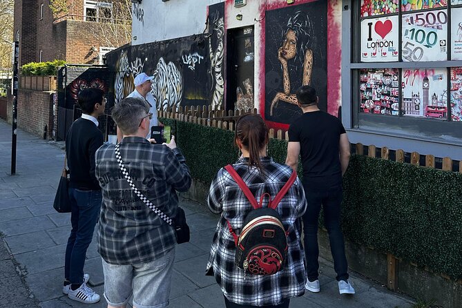 London - Amy Winehouse Camden Walking Tour - The homes where she lived: meaningful stops that need extra respect